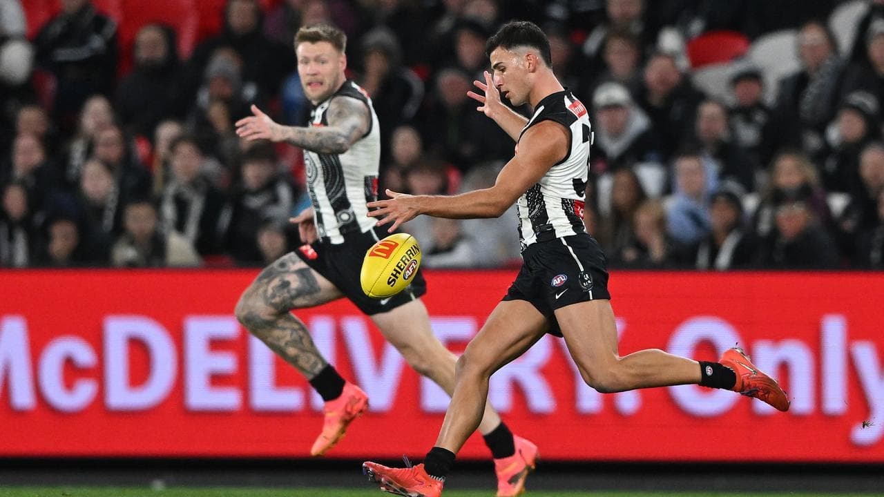 Magpies break Kangaroos' hearts with thrilling AFL win