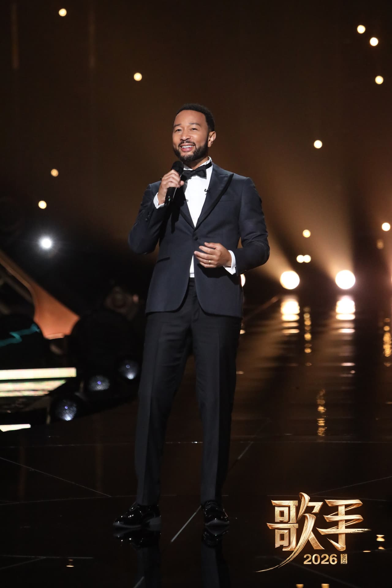 John Legend's Musical Journey with Singer: Chinese Netizens Hail a "Masterclass"