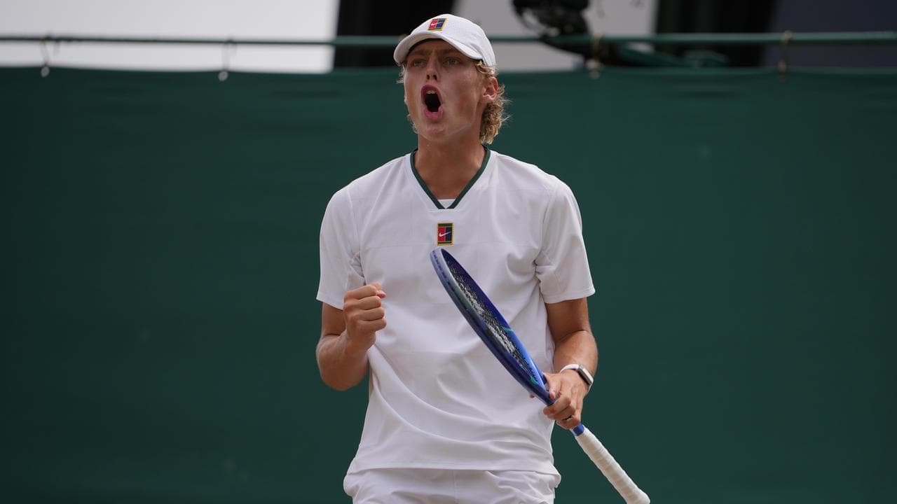 Hewitt cheers his boy Cruz to another Wimbledon final