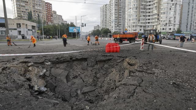 Russian strikes on Ukraine kill eight, wound dozens
