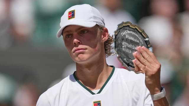 Wimbledon agony for teen Hewitt - watched by Lleyton