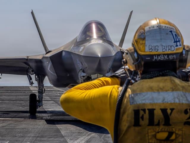 Iran escalates attacks on US bases in the Gulf states