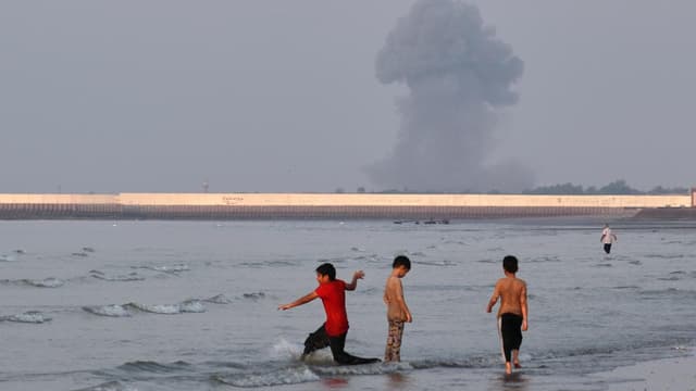New Iran, US attacks amid battle over control of Hormuz