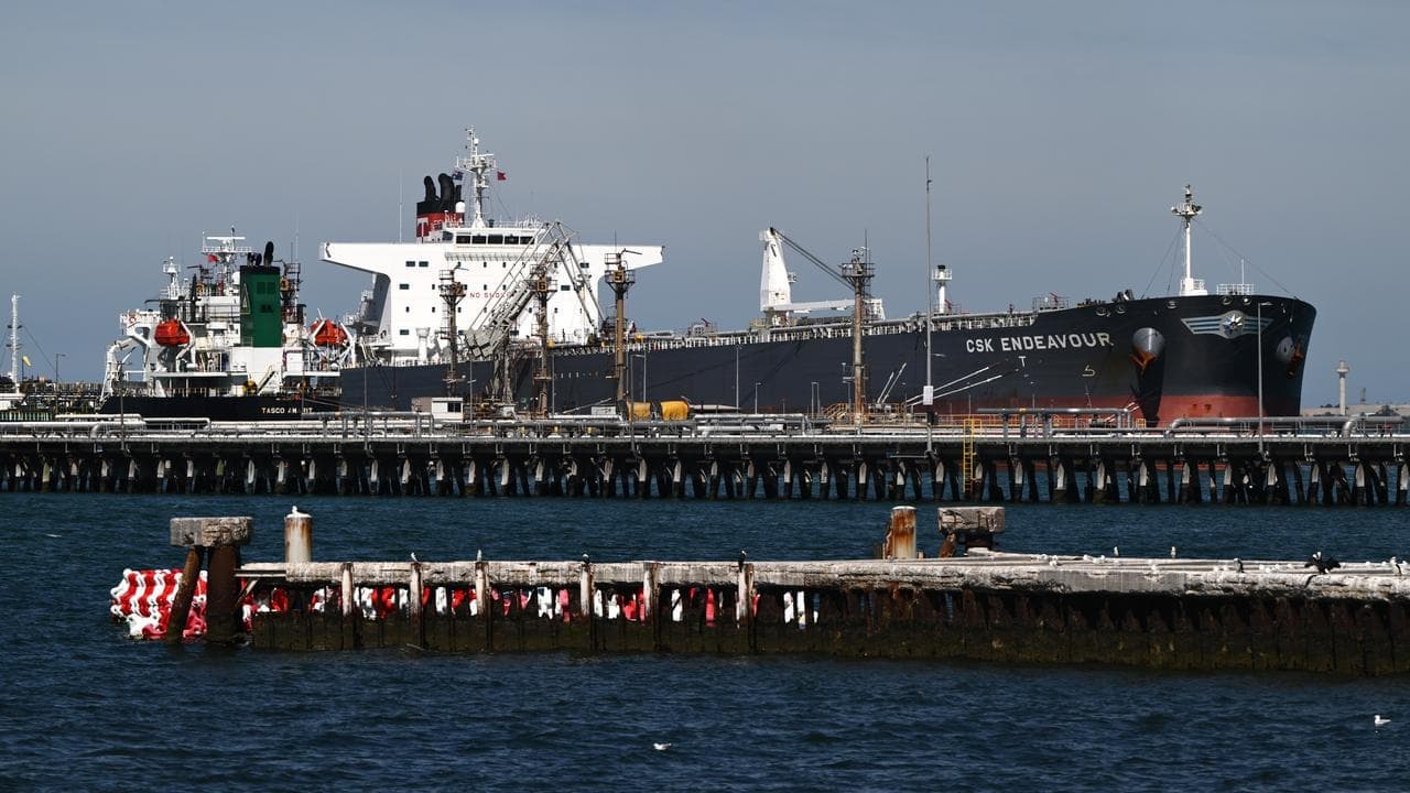 Aussie shares recover losses but Hormuz risk remains