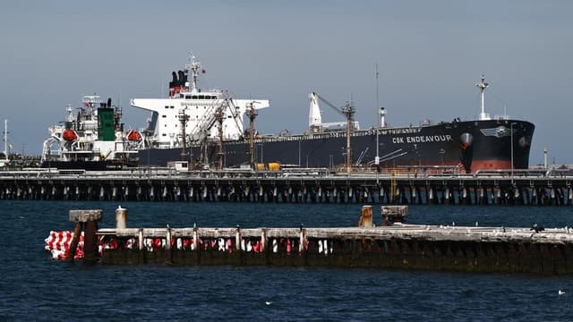Aussie shares recover losses but Hormuz risk remains