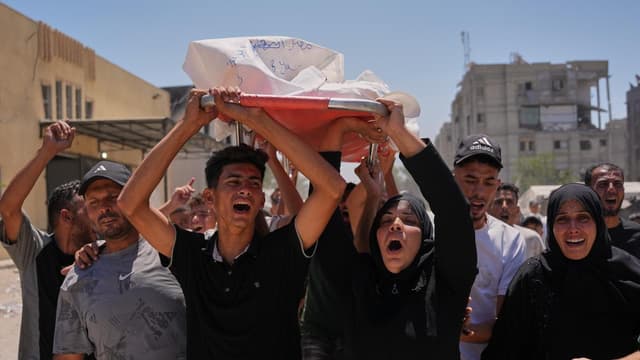 Israeli fire kills 10 in Gaza, including a 10-year-old