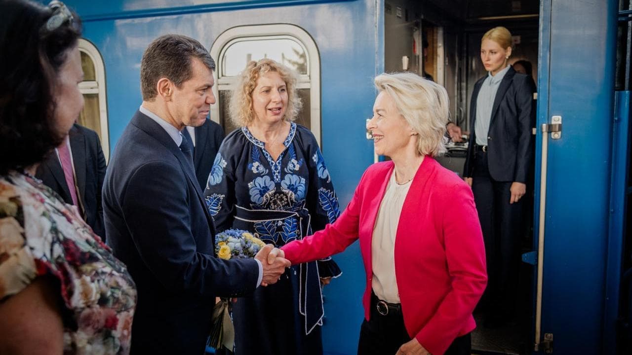 Top EU official pledges support on visit to Ukraine