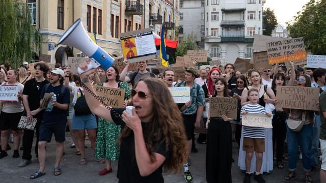 Russian strikes go on as Zelenskiy faces defence outcry