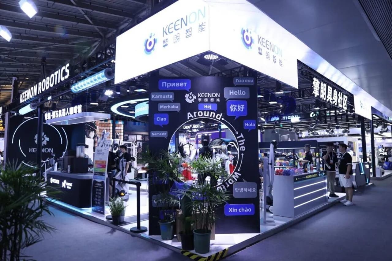 Global Commercial Service Robot Shipments Leader KEENON Puts Humanoids to Work at WAIC 2026
