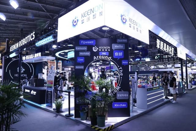 Global Commercial Service Robot Shipments Leader KEENON Puts Humanoids to Work at WAIC 2026