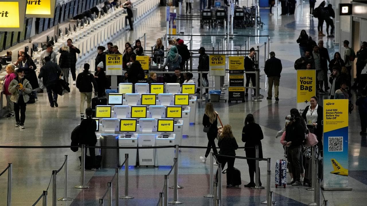 ICE officers tackle, cuff Australian man at US airport