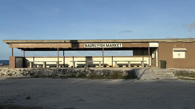 Asylum-seekers on Nauru face food, water shortages