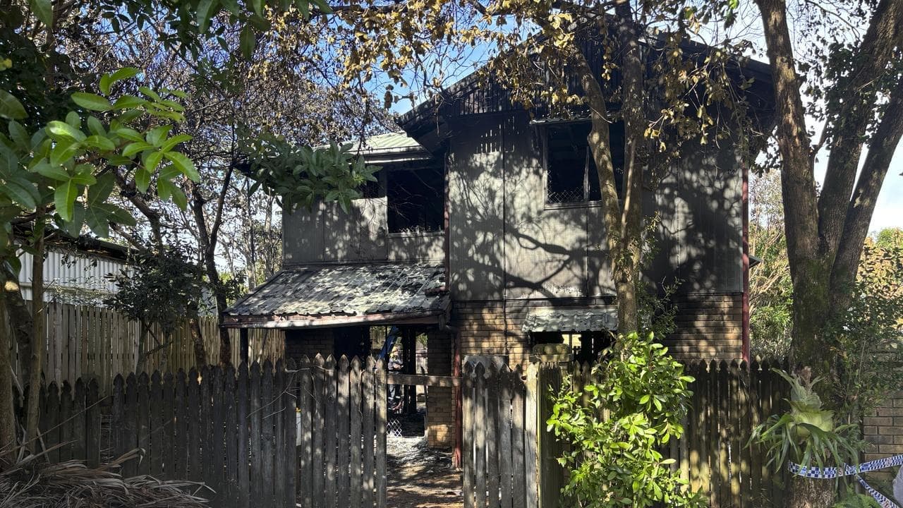 Woman dies from injuries after escaping apartment fire
