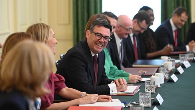 New UK PM's cabinet meets after Starmer backers ousted