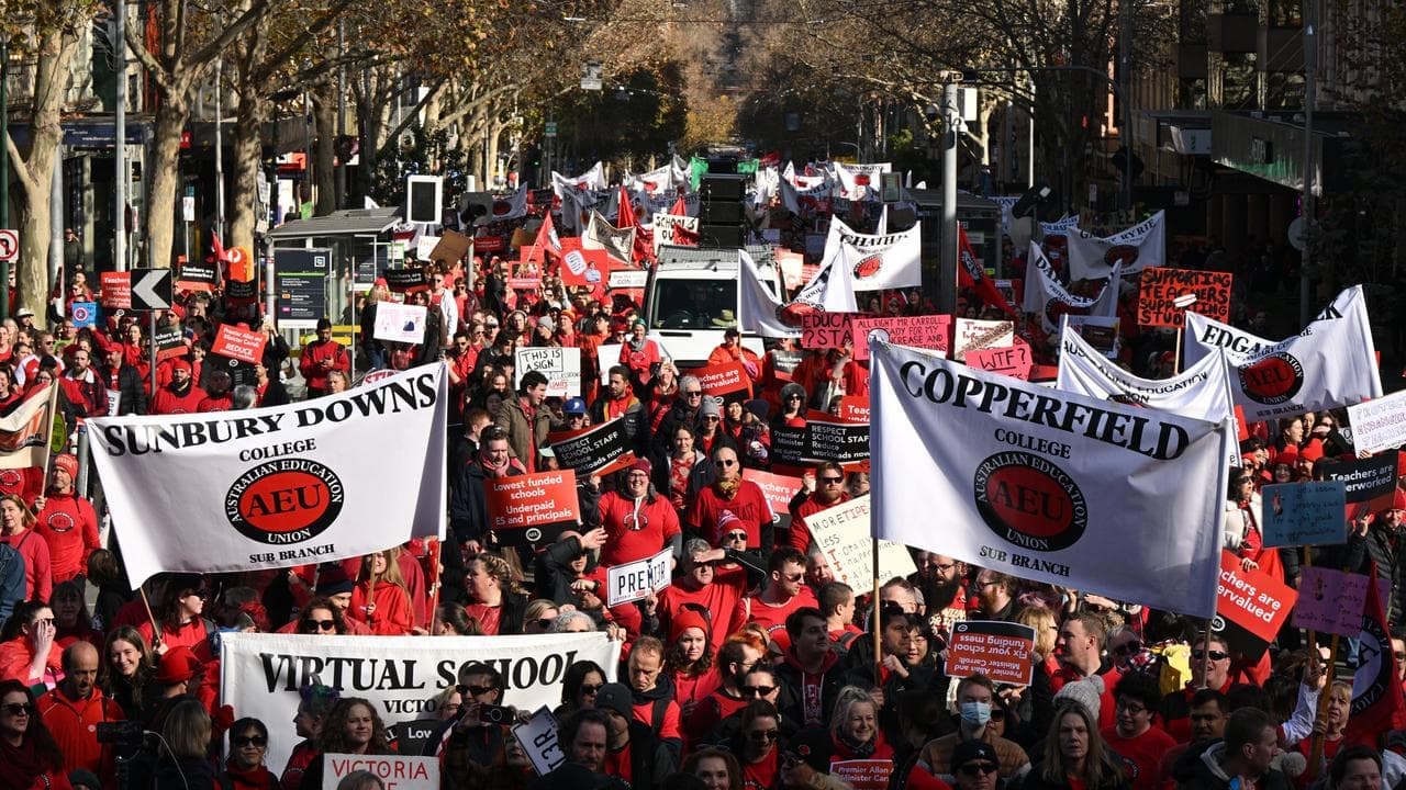 Teachers rally in thousands as pay dispute escalates