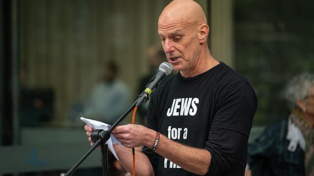 Ex-Israeli soldier 'estranged' after decrying Zionism