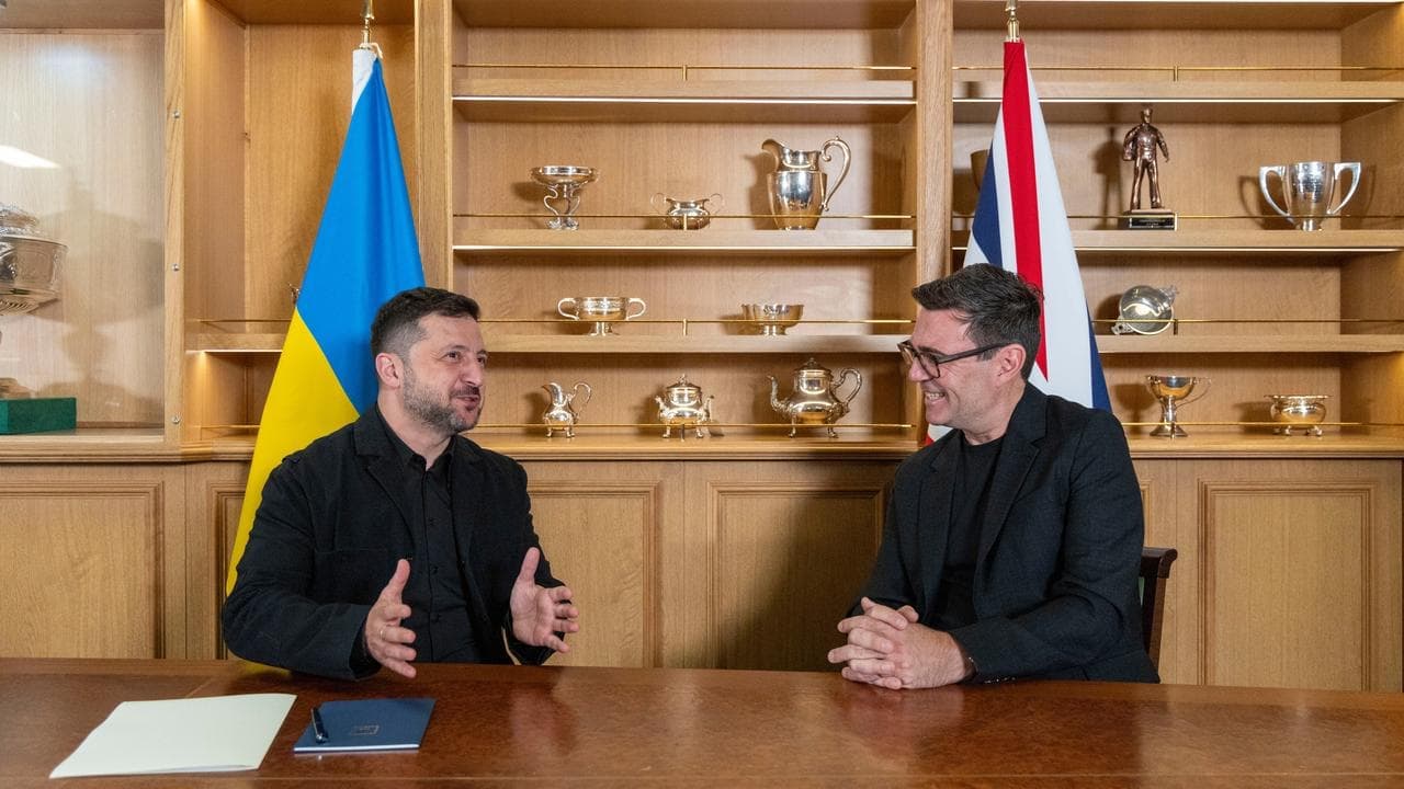 Russia 'open' to peace ideas as Zelenskiy visits UK