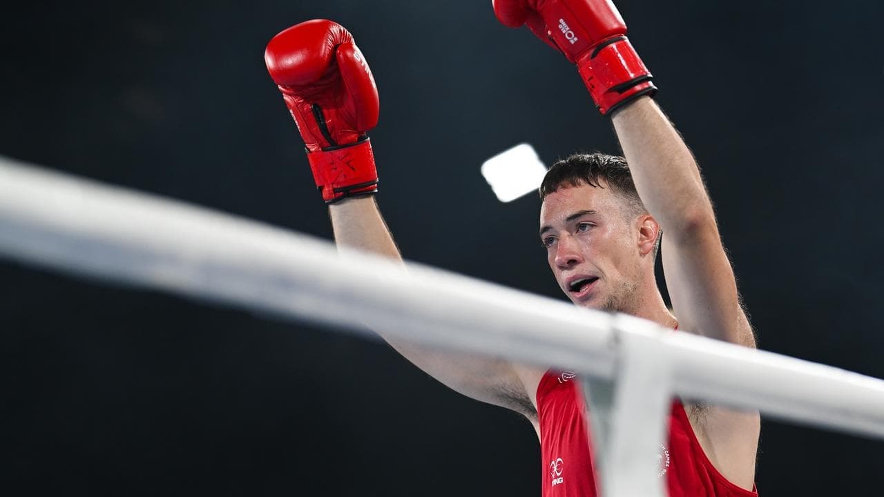 Tight win earns Australian boxing quarters berth