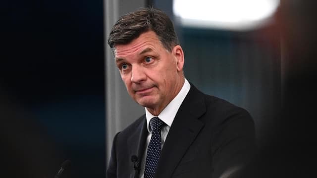 Liberal leader's name drawn into corruption probe