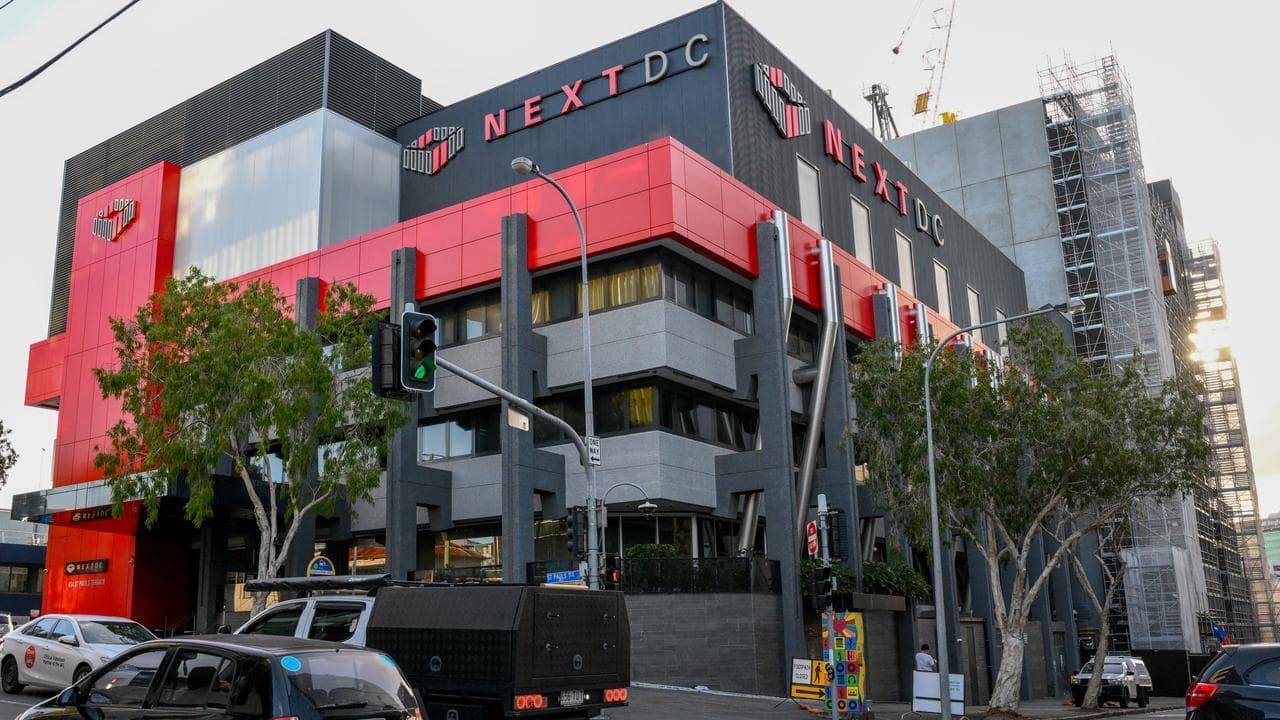Union warns data centres poaching tradies from housing