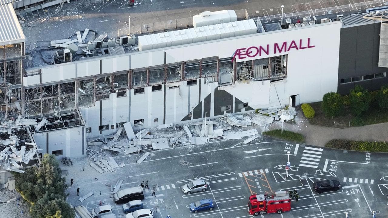 Deaths feared in mall after powerful quake hits Japan