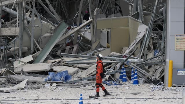 Survivors pulled from mall rubble as quake toll rises