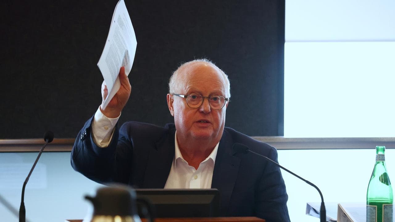 Corruption buster threatens to walk out on inquiry