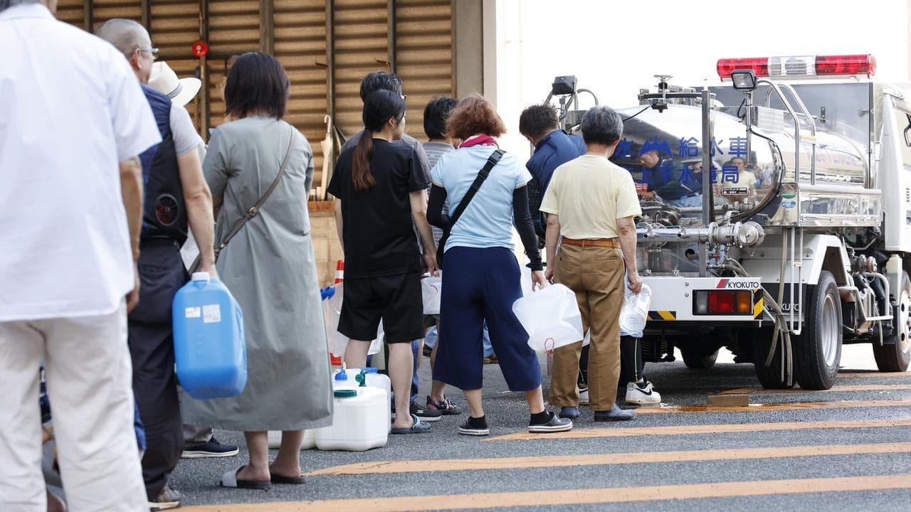 Japan quake survivors left homeless in sweltering heat