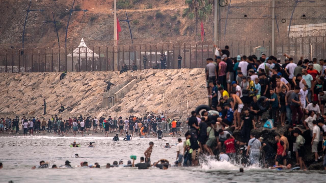 Spain claims surge across border into enclave reversed