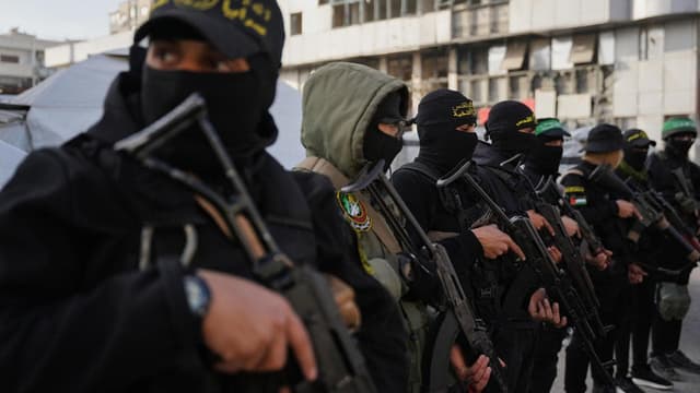 Hamas ties disarming to Israeli withdrawal from Gaza