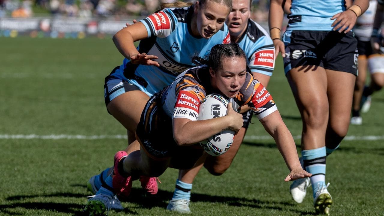 Tiger magic creates history, Roosters, Cowboys win