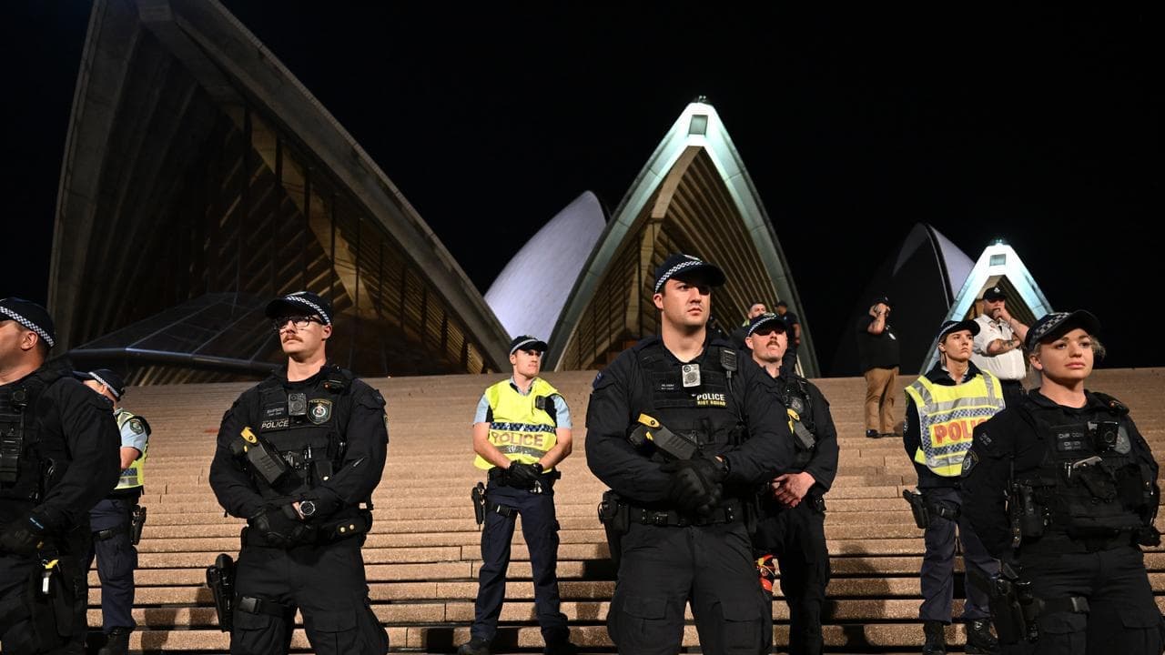 'Outrageous': police accused of Opera House rally fail
