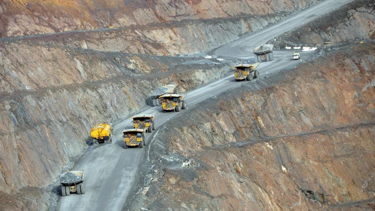 Gold mining building boom ups the ante for workers