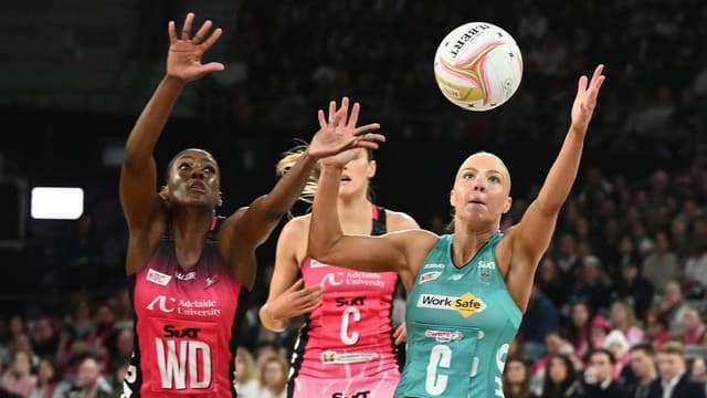 Pay war on ice as Australia's netball stars sign truce