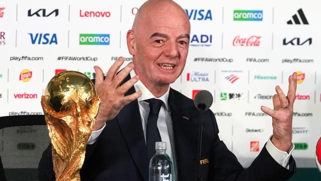 'Full support' for FIFA president as pressure mounts