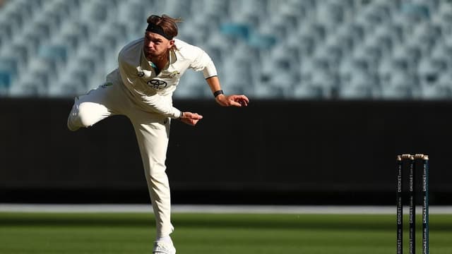 Rocchiccioli's six-wicket haul keeps heat on Lyon