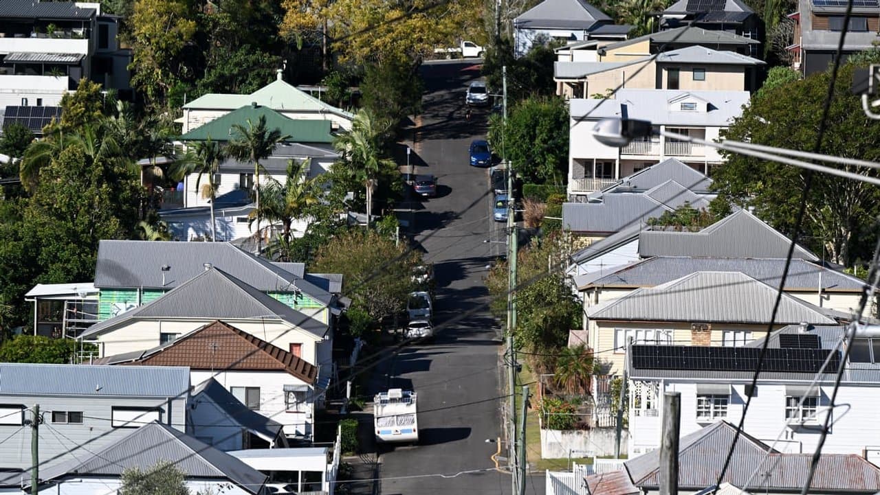 House-hunters face spring sale shortage in market slump