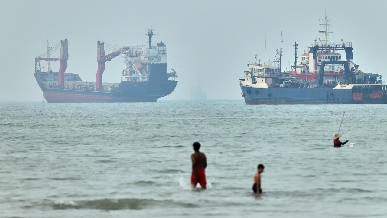 Iran ties Hormuz reopening to US concessions on demands