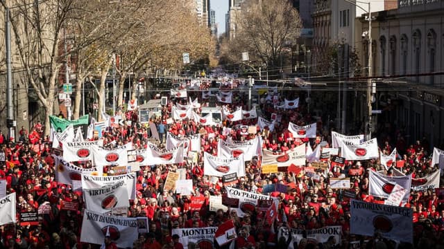 Signing bonus dangled as third teacher strike looms