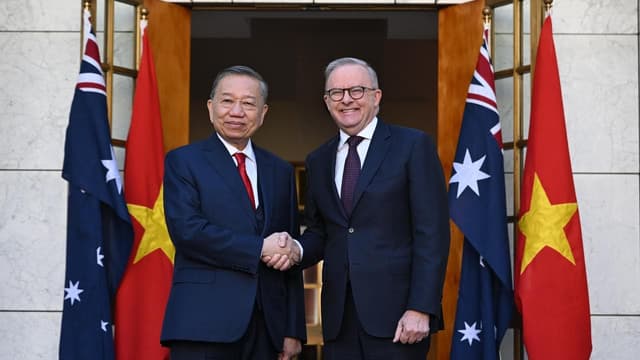 Vietnam leader vows energy, defence-tie boost in visit