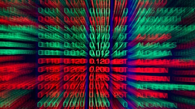 Australian shares fall as investors heed bank warnings
