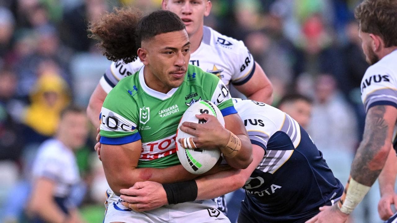 'Massive': Raiders star speaks out amid contract crisis