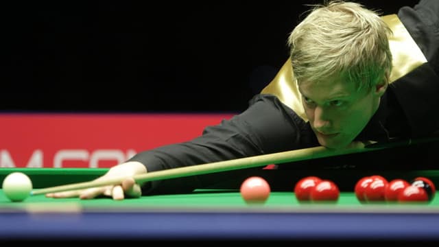Robertson's No.1 ambitions crushed by old rival