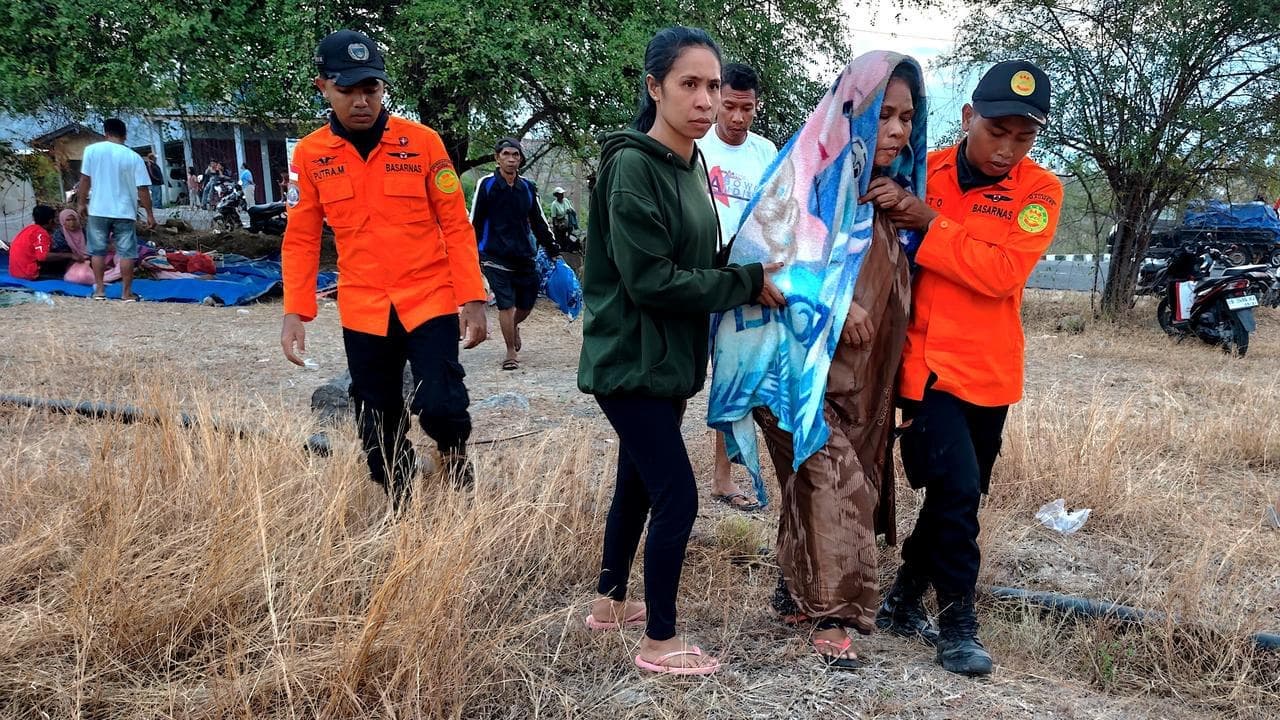 Thousands evacuated after Indonesia quake kills 53