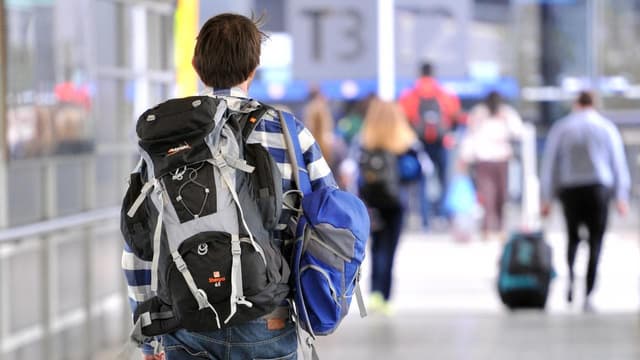 Visa slowdown for backpackers amid migration backlash