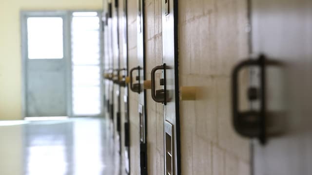 Private prison plan slammed as inmate numbers balloon