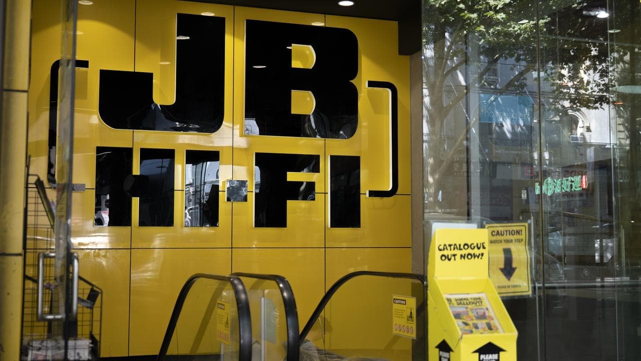 Sales drop triggers share plunge at retail bellwether