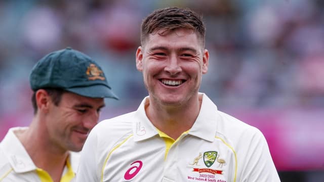 Opener axed for second Test as Renshaw gets recall