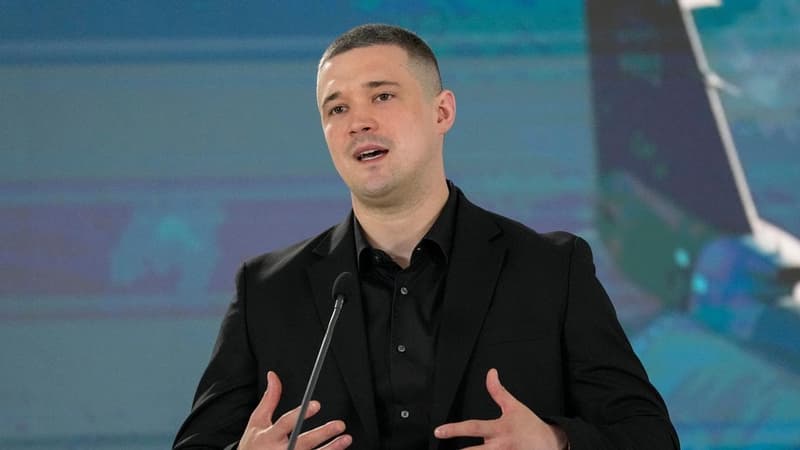 Zelenskiy's office probed as ex-minister demands vote