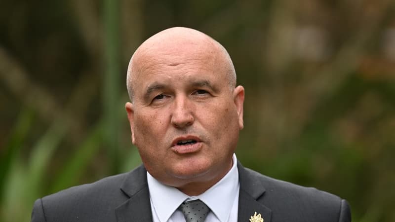 Dirt sheet target to assist corruption probe